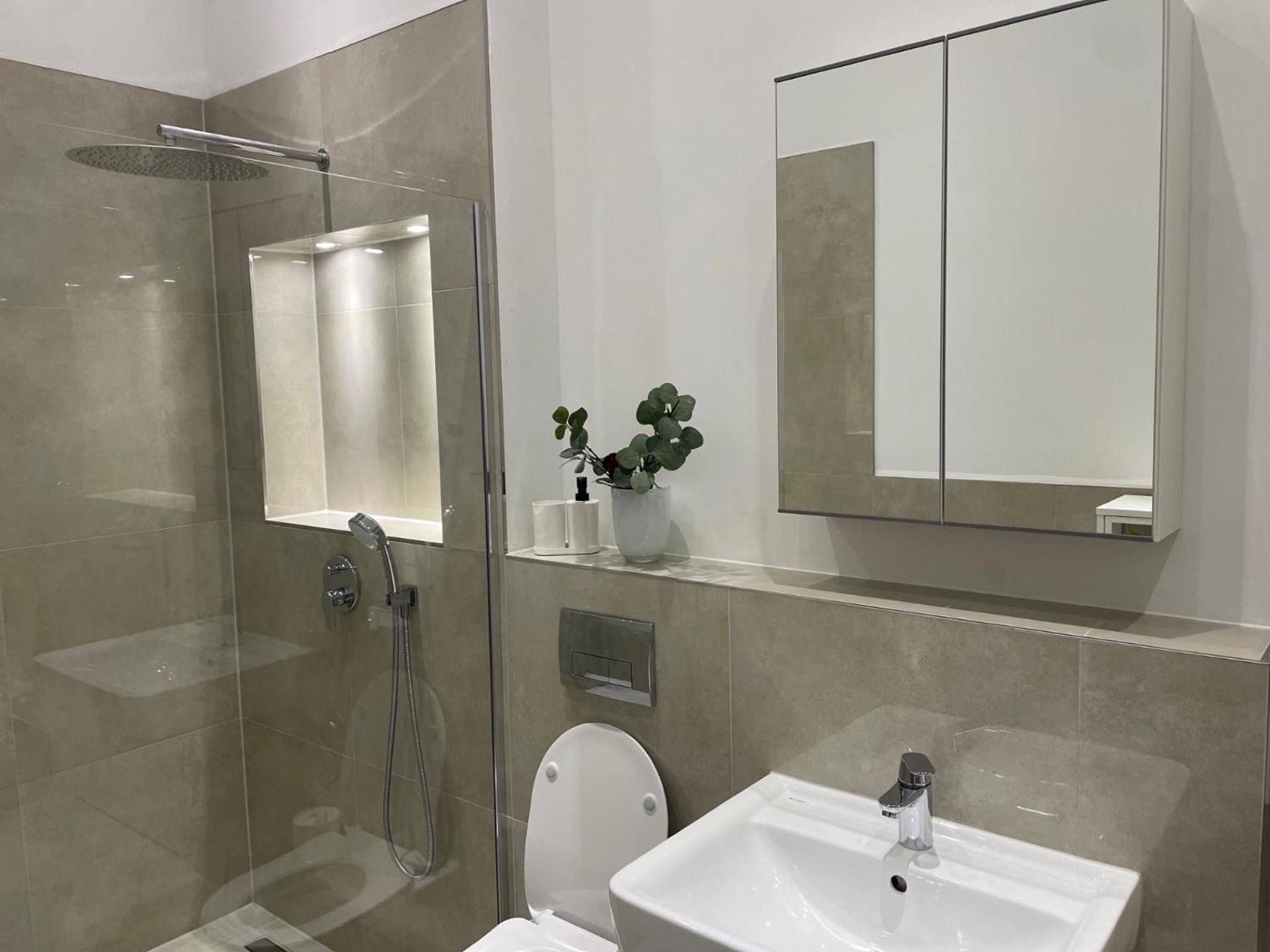 Perfekt Fuer Geschaeftsreisende Komfort Eleganz Und Erstklassiges Wlan In Zentraler Lage Apartment